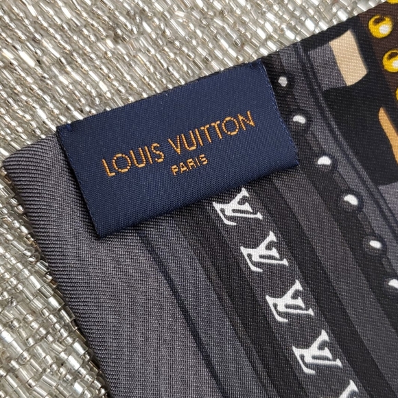 SOLD!!! LOUIS VUITTON "World" Bandeau - New In Box - Picture 5 of 8